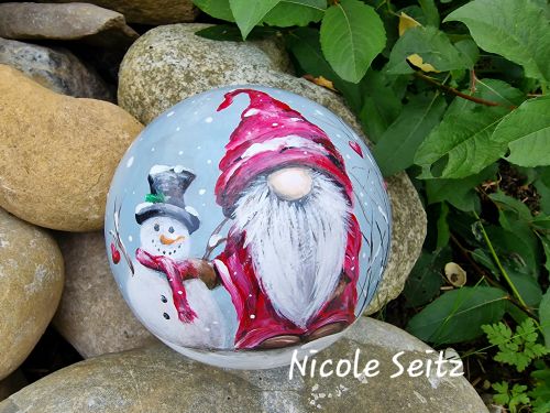 Preview: Terrakotta-Kugel * Wichtel * handbemalt * 12 cm * Schneemann Winter Schnee Herz